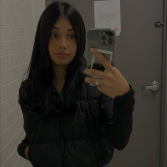 Meet your Posher, Edith - Picture 1 of 1